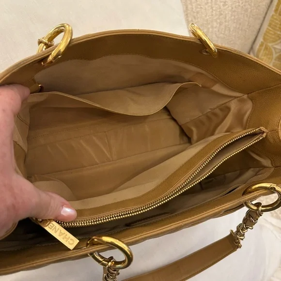 ‼️SOLD‼️Chanel Tan/Camel Quilted Leather Grand Shopping Tote w/Gold Chain - Picture 13 of 17